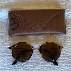 LIKE NEW - circle tortoise ray bans!